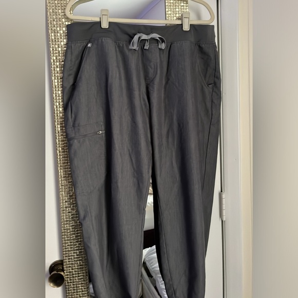 FIGS gray Zamora joggers - Picture 10 of 11